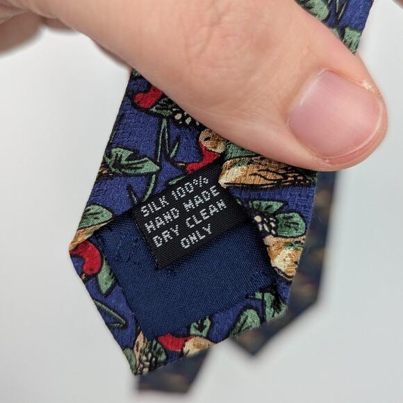 VINTGAGE EUC 100% Silk FU F YUNLAI Neck Tie w Ducks in Pond Pattern - Picture 5 of 5